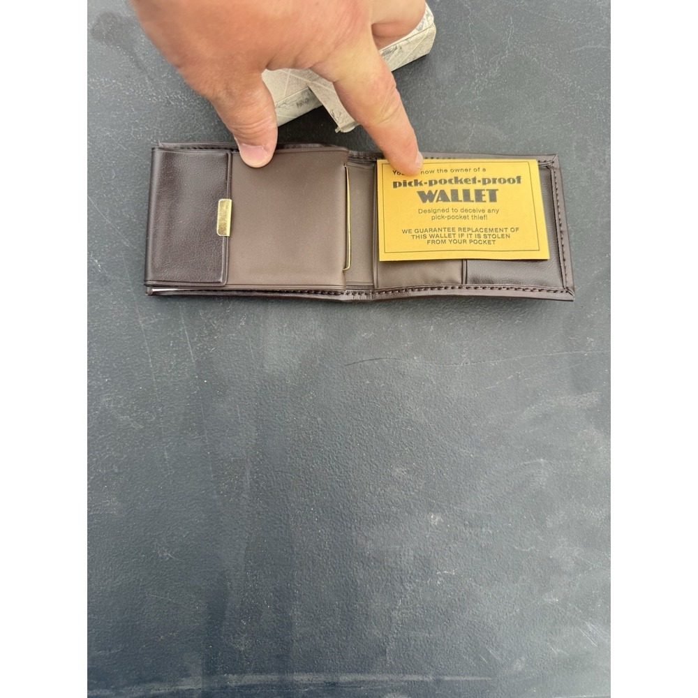 Vintage Pick-Pocket-Proof Wallet w/ Original Packaging - Picture 2 of 5